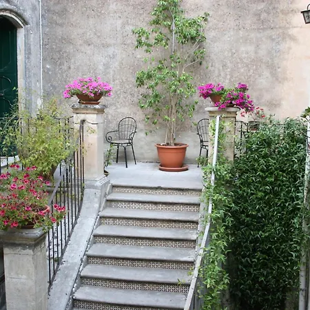 Bed & Breakfast Palazzo Il Cavaliere De Charme 3*