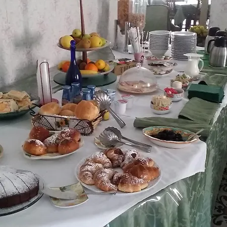 팔라쪼 일 카발리에레 데 차르메 B&B