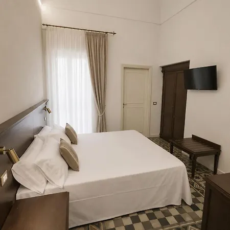 팔라쪼 일 카발리에레 데 차르메 B&B 모디카