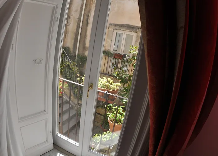 パラッツォ イル カヴァリエーレ デ シャルム 4*