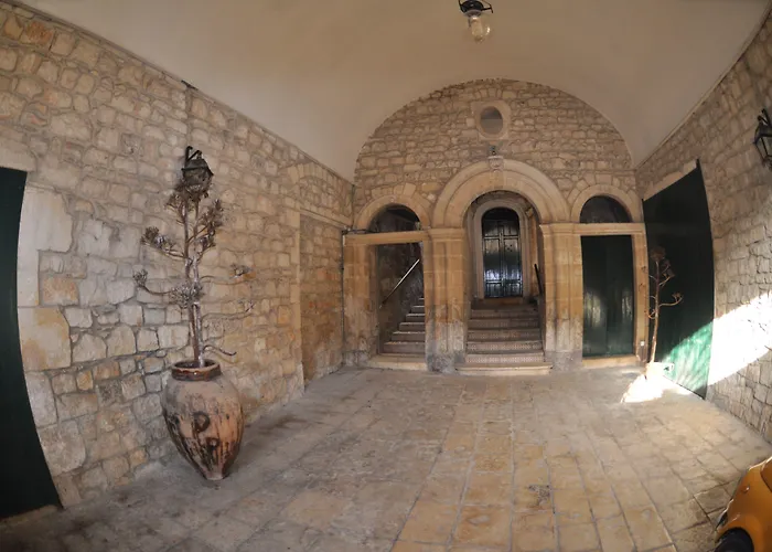 パラッツォ イル カヴァリエーレ デ シャルム 4*